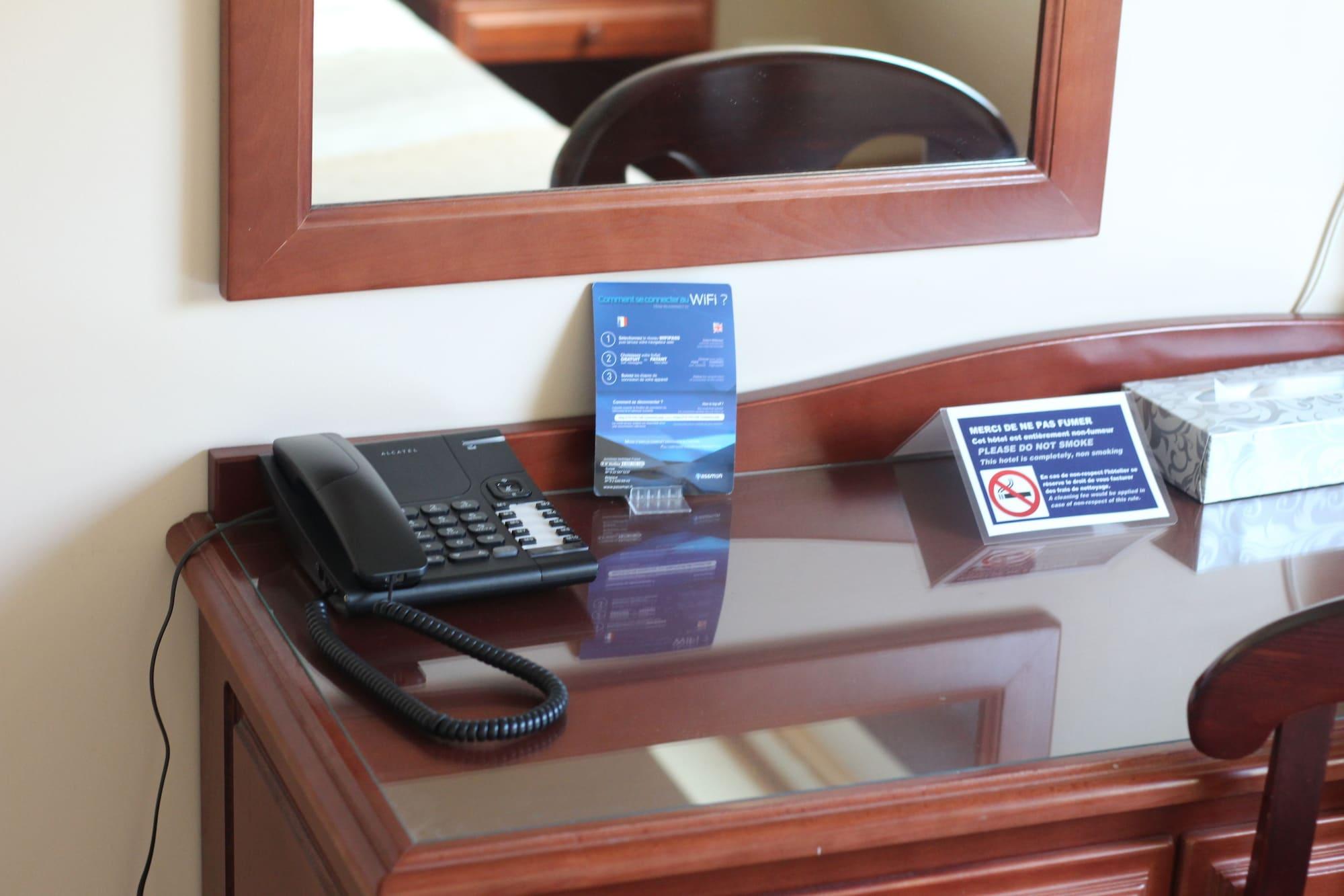 فندق Cosmotel باريس المظهر الخارجي الصورة